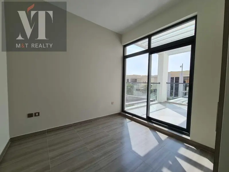 Huge Corner Plot|Single Row on Park|Vacant