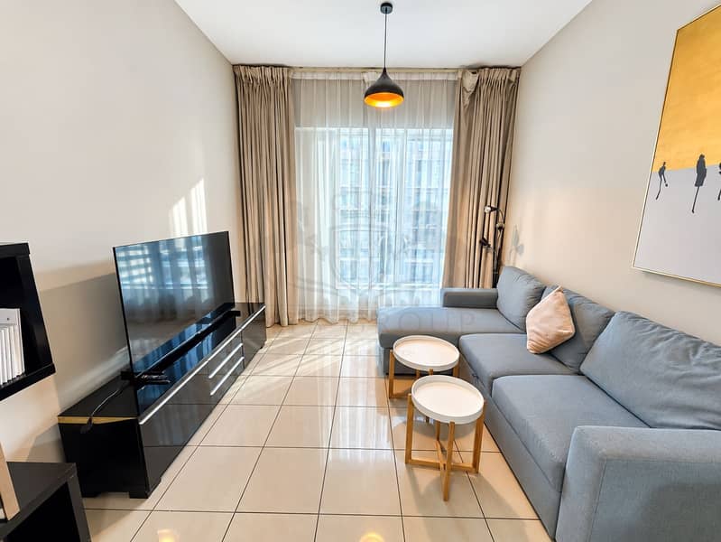 7 Bright Contemporary Living Room Retreat. png