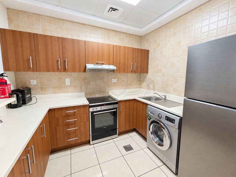 10 Bright Modern U-Shaped Kitchen. png