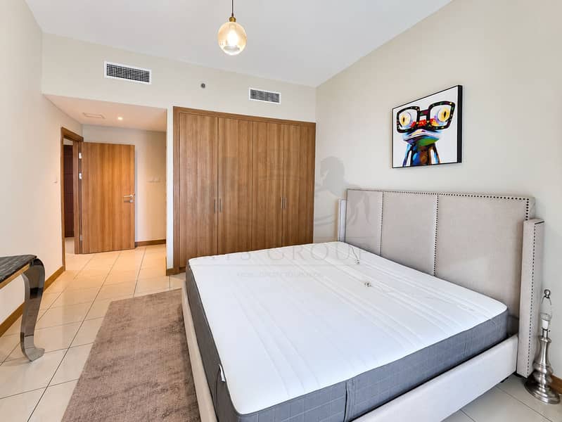 12 Modern Bedroom with Whimsical Frog Art. png