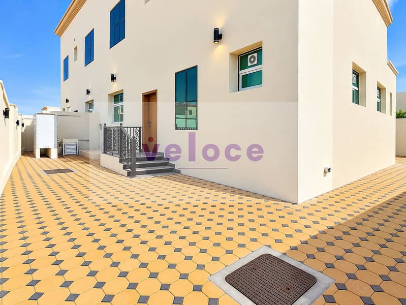 6 Sunlit Geometric Courtyard and Modern Facade. png