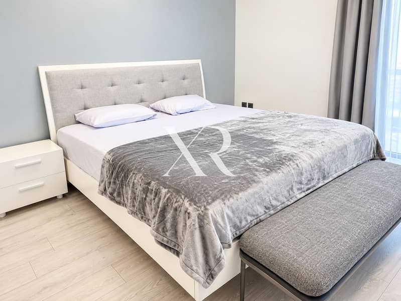 4 Modern Gray and White Bedroom. png