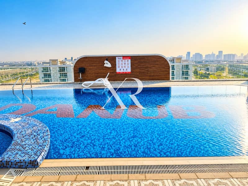 9 Luxury Rooftop Pool Overlooking the City. png