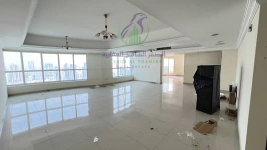 4 Slaapkamers Appartement te Huur in Al Mamzar, Sharjah - apartment-for-rent-4-bedroom-almmzr-alsharqh-living-room-02. jpg