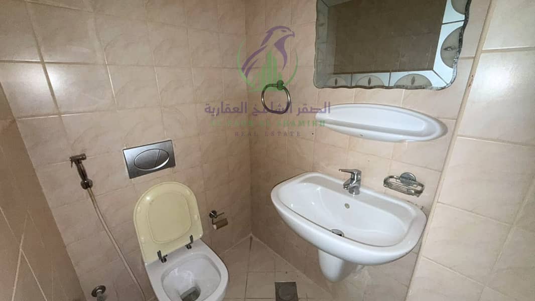 22 apartment-for-rent-3-bedroom-altaawn-alsharqh-bathroom-04. jpg