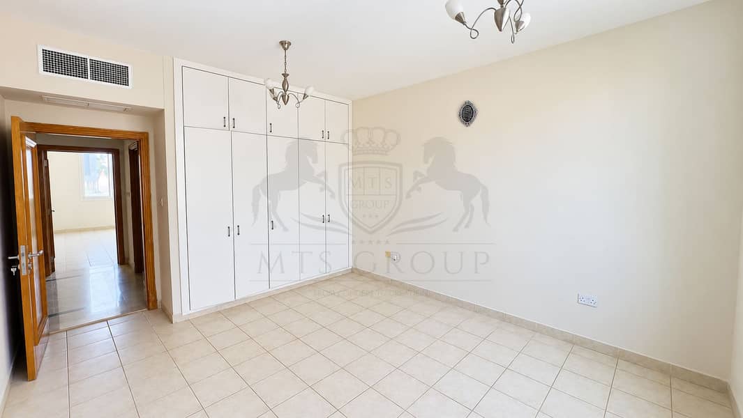 19 Minimalist Bedroom with Built-In Wardrobe. png