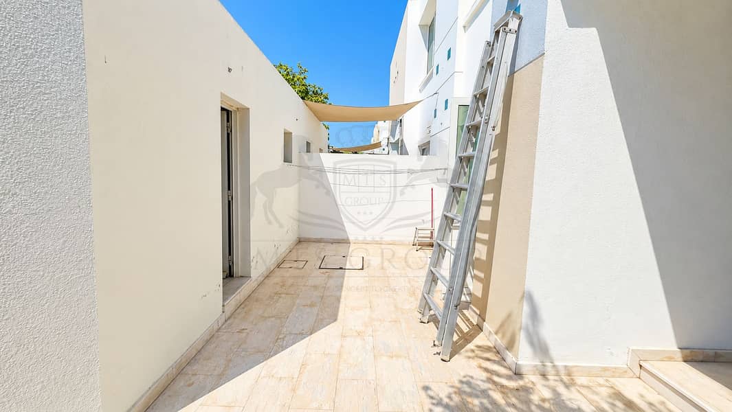 26 Modern Courtyard with Sunshade and Ladder. png