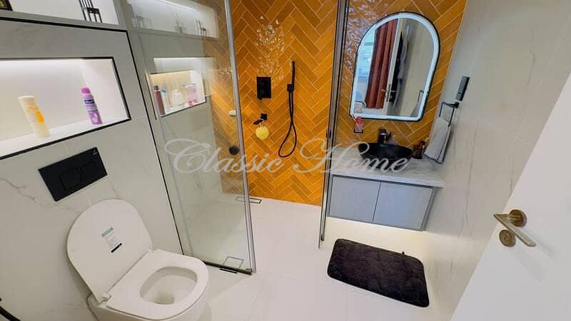 18 Toilet 2. jpg