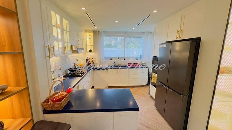 25 Kitchen. jpg