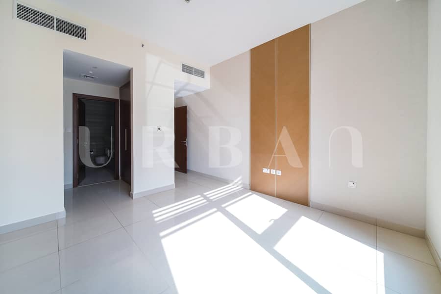 18 ADU00768. JPG