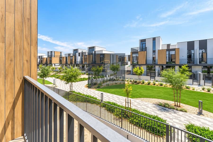 5 Modern Courtyard Townhomes from Balcony. png