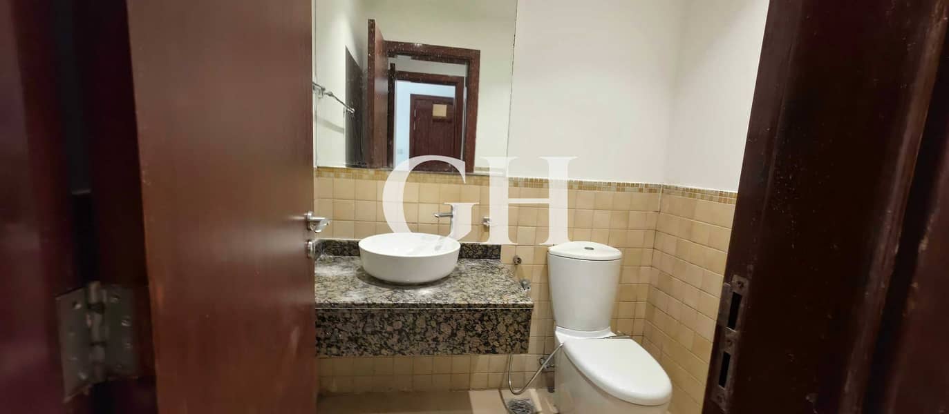 12 83572. jpg