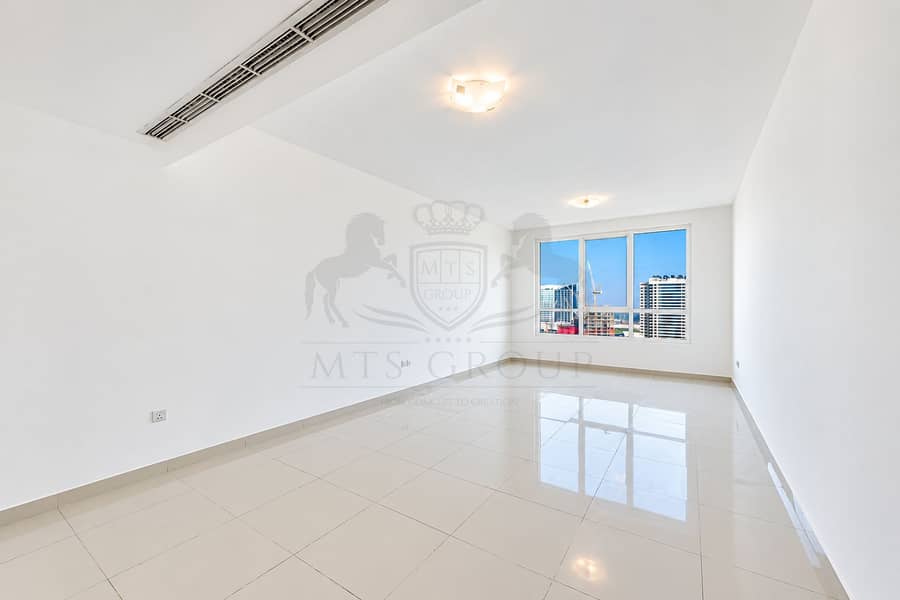2 Empty Modern Apartment with City Views. png