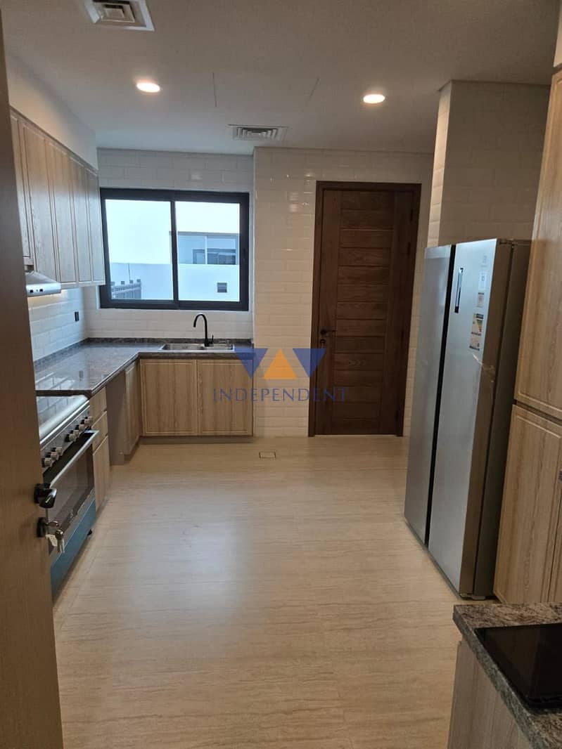 8 kitchen outside. jpeg