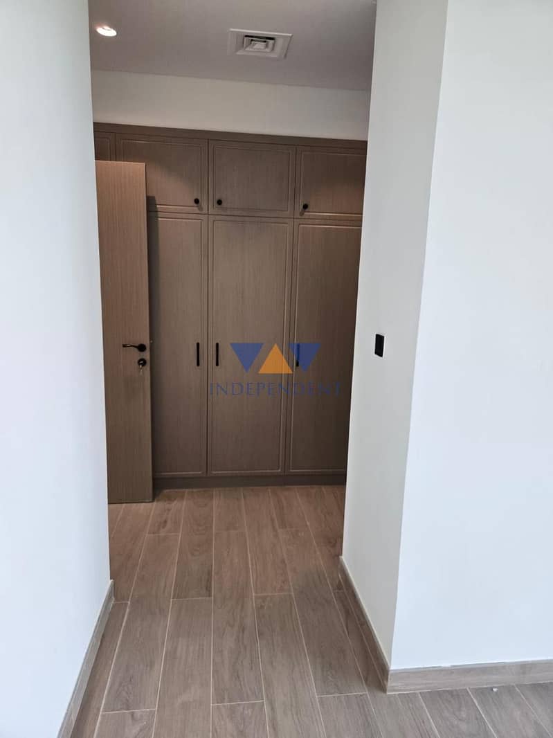 20 Master Bedroom Entrance. jpeg