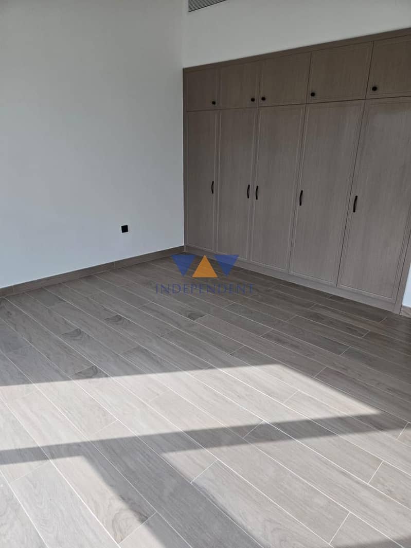 21 1st floor room inside. jpeg