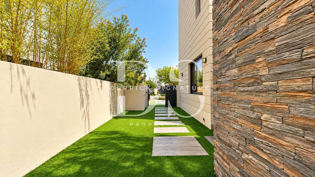 44 39 Side garden. png