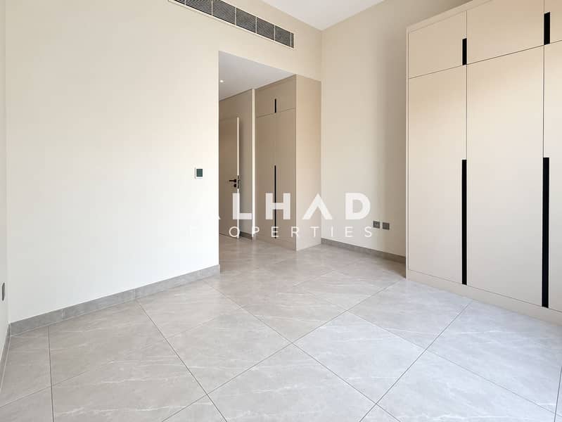 5 Modern Minimalist Bedroom Interior. png