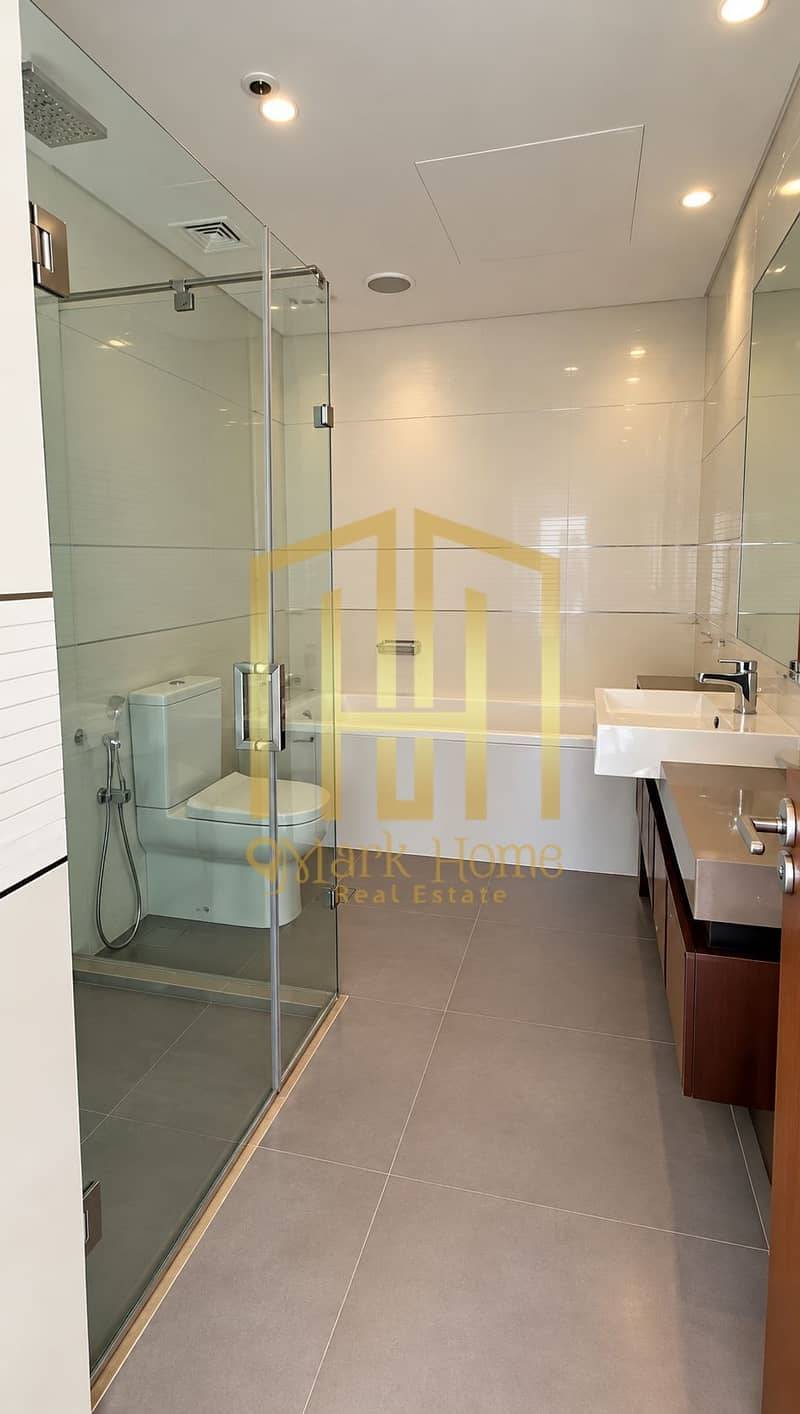 6 Modern Neutral Bathroom Interior. png