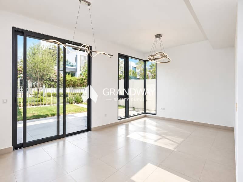 10 Bright Villa I Contemporary Living I Spacious — photo 10