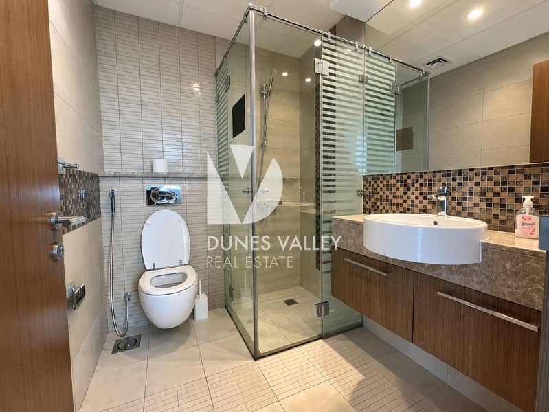 3 Modern Mosaic-Tile Bathroom Interior. png
