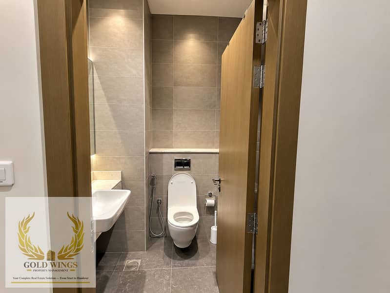 16 Modern Minimalist Bathroom Interior. png