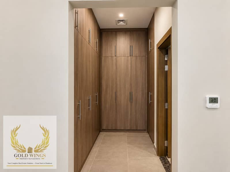 17 Modern Oak Walk-In Closet Entry. png