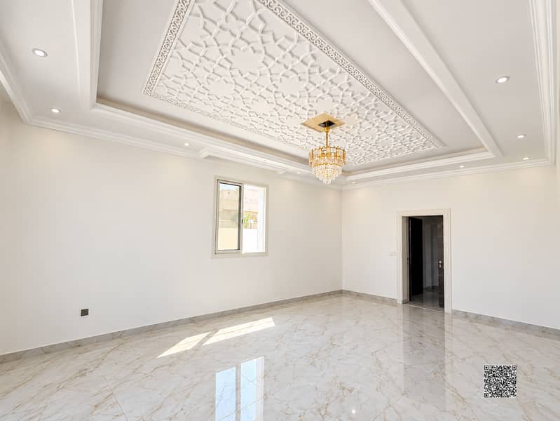 6 1.5012-غرفة فاخرة فارغة بثريا وسقف إسلامي مزخرف9.1. png