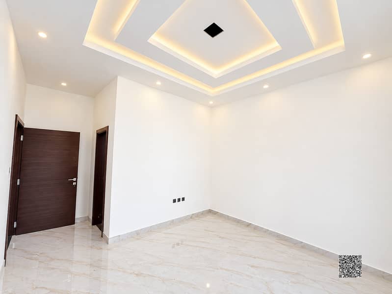 16 1.5008-غرفة عصرية بيضاء بإضاءة مخفية9.1. png