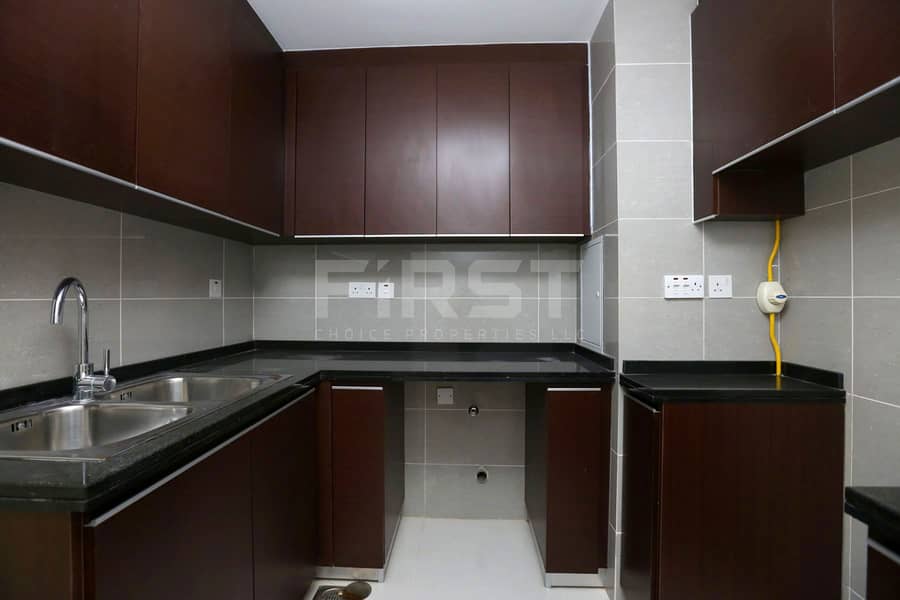 10 Internal Photo of 1 Bedroom Apartment in Burooj Views Marina Square Al Reem Island Abu Dhabi UAE (4). jpg