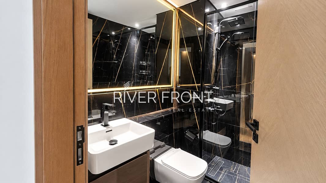 6 Luxurious Black Marble Bathroom. jpg