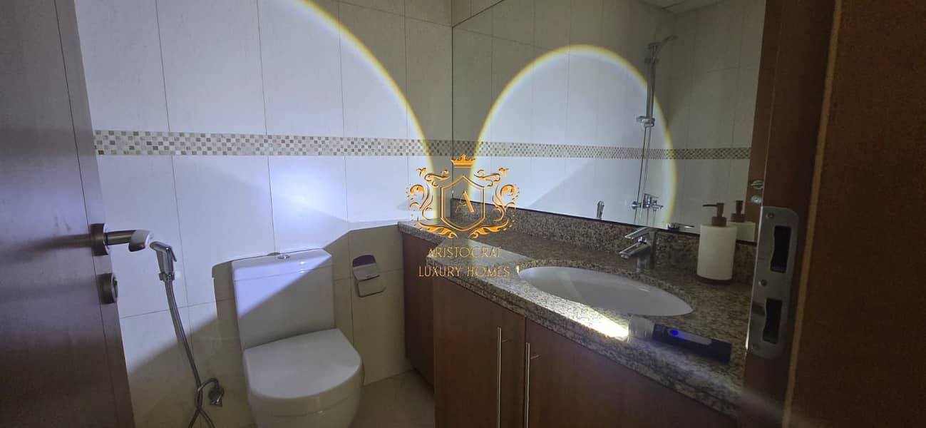 20 Bathroom 02. jpeg