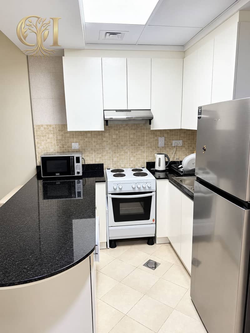 7 Bright Modern U-Shaped Kitchen. png