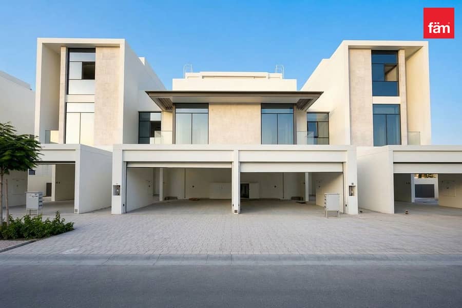 Private Lift | Modern Home | Rooftop Terrace Private Lift | Modern Home | Rooftop Terrace