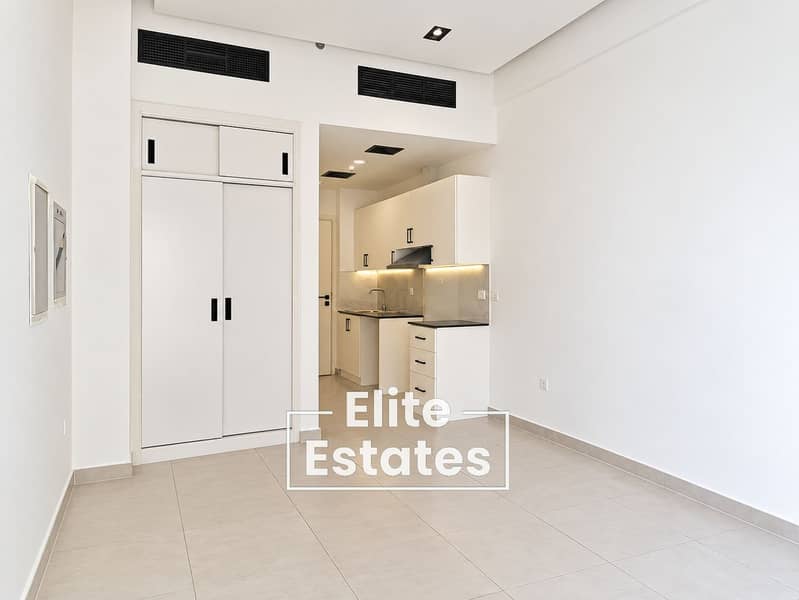 3 Minimalist Apartment Kitchen Interior. png
