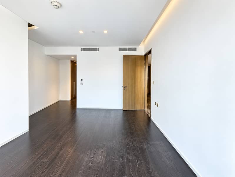 9 Empty Modern Apartment Interior-7