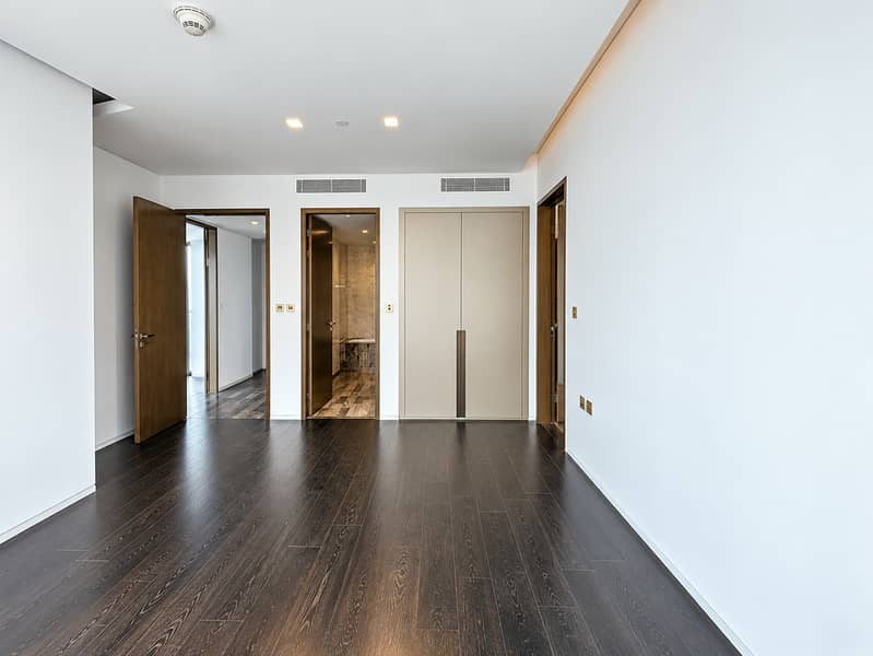 10 Minimalist Apartment Interior with Open Doorways-6