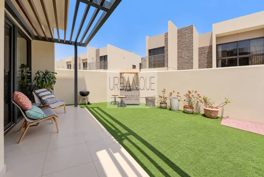 5 Modern Patio with Pergola and Bar. png