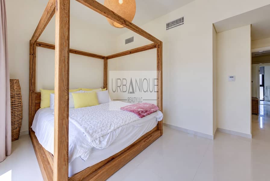 16 Minimalist Four-Poster Bedroom. png