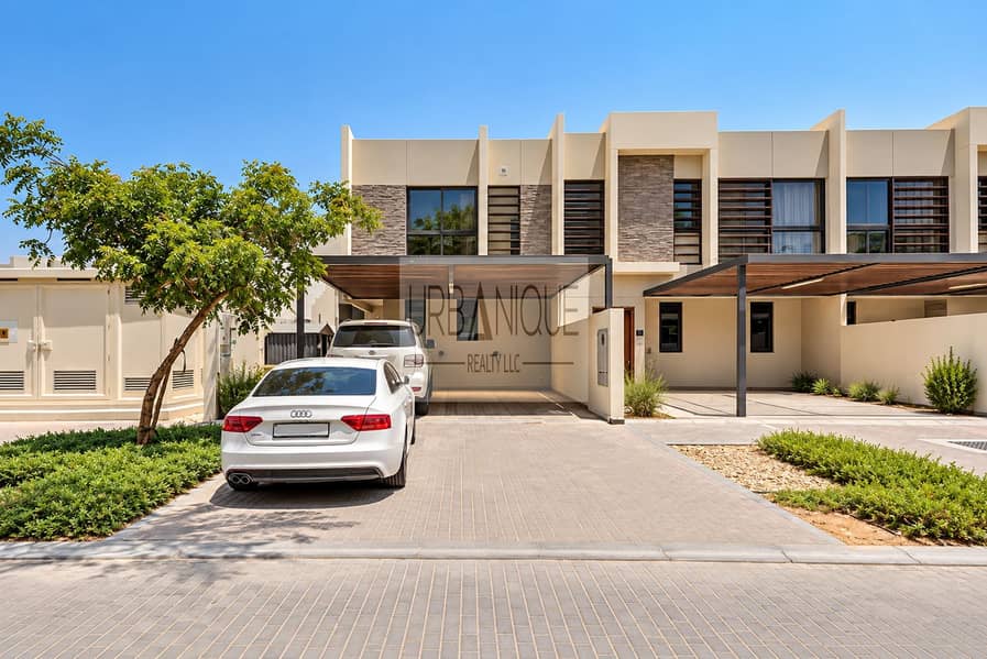 18 Sunlit Modern Townhouse with Audi Driveway. png