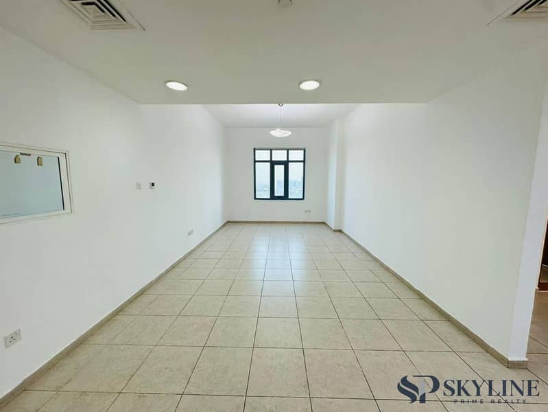 SPACIOUS LAYOUT l READY TO MOVE l VACANT SPACIOUS LAYOUT l READY TO MOVE l VACANT