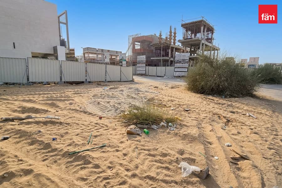 Largest Plot | Corner Plot | End Unit