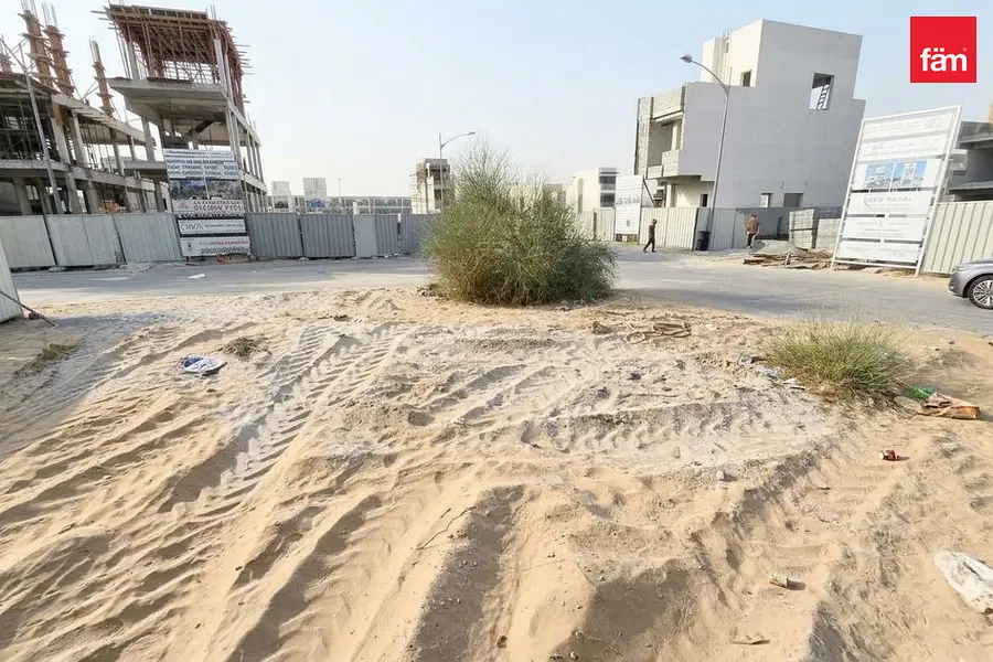 Largest Plot | Corner Plot | End Unit