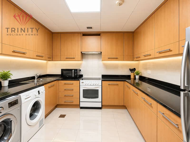 6 Bright Modern U-Shaped Kitchen. png