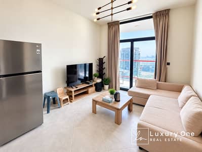 1 Спальня Апартаменты в аренду в Дубай Хелскер Сити Фаза 2, Дубай - Bright Minimalist Living Room with City View. png