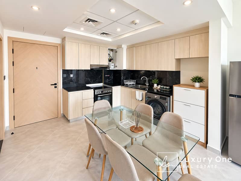 3 Bright Modern Kitchen Dining Interior (1). png