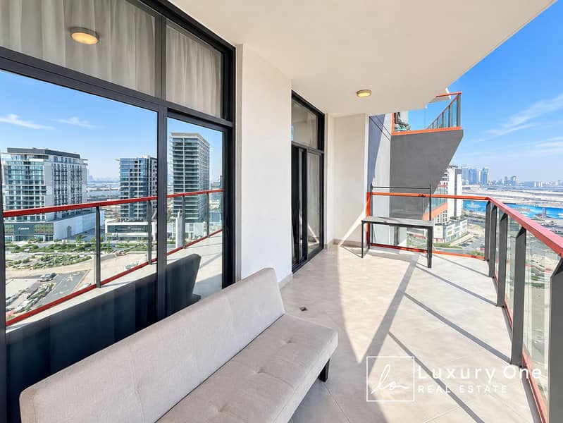 9 Modern Balcony Overlooking the City. png