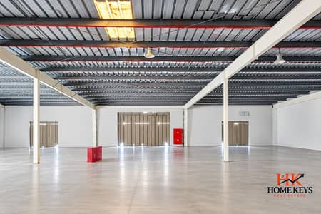 Industrial Land for Rent in Al Quoz, Dubai - Pristine Industrial Warehouse Interior. png Industrial Land for Rent in Al Quoz, Dubai - Pristine Industrial Warehouse Interior. png
