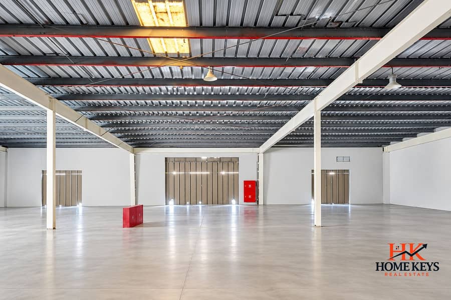 Pristine Industrial Warehouse Interior. png Pristine Industrial Warehouse Interior. png