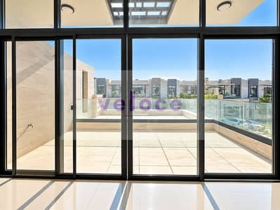 فیلا 4 غرف نوم للايجار في مدينة تلال، الشارقة - Modern Glass Doors Overlooking Rooftop Terrace. png فیلا 4 غرف نوم للايجار في مدينة تلال، الشارقة - Modern Glass Doors Overlooking Rooftop Terrace. png
